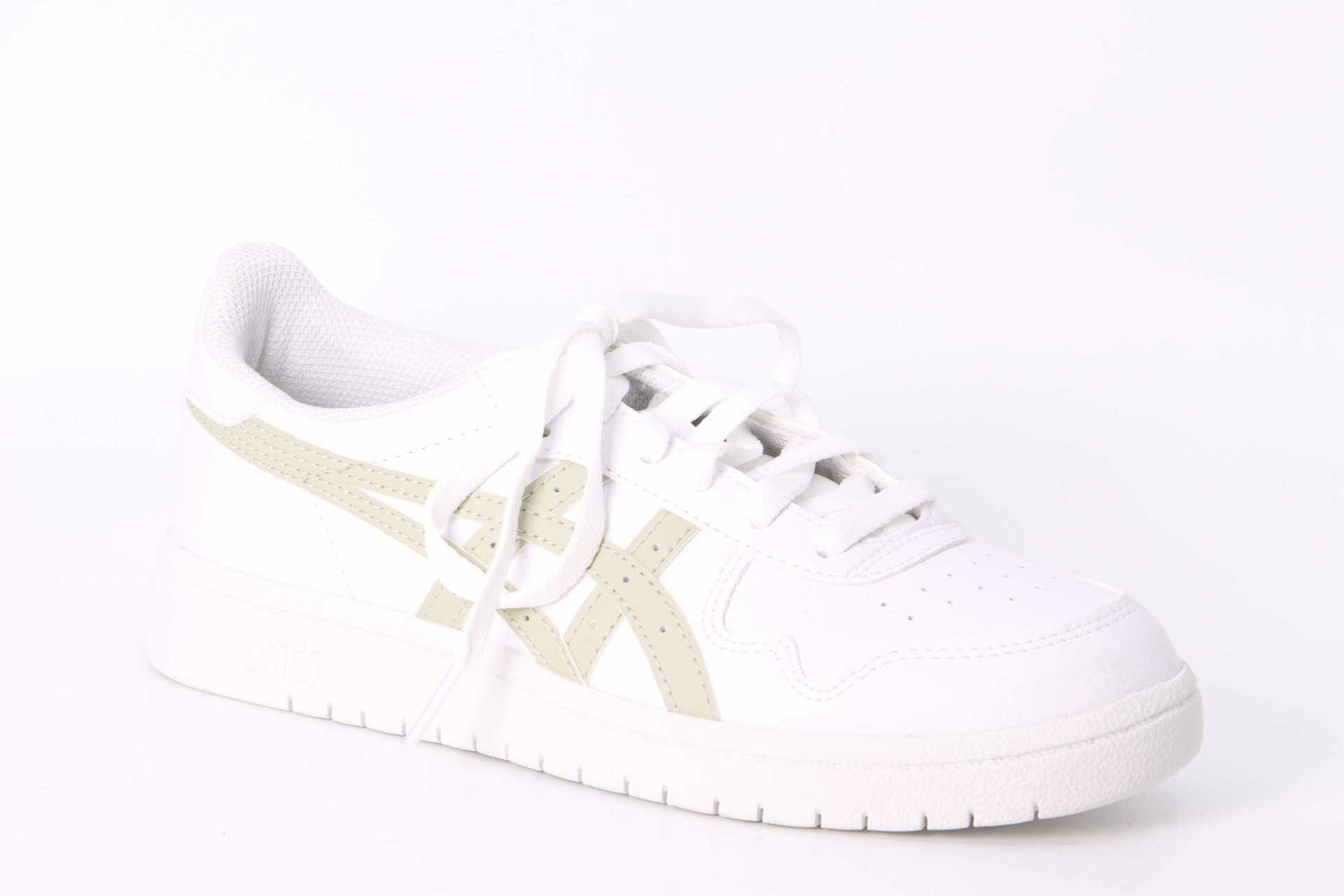 Japan S Lady white / dried leaf green