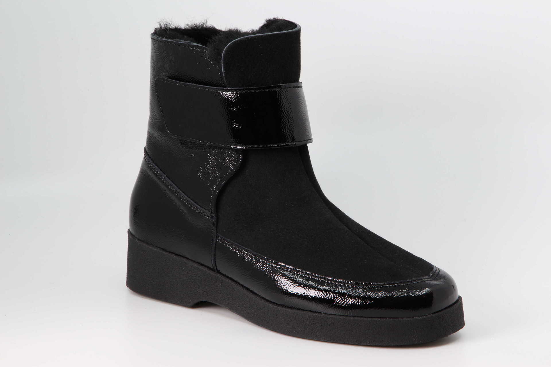 Karolina 7 schwarz Vorderseite