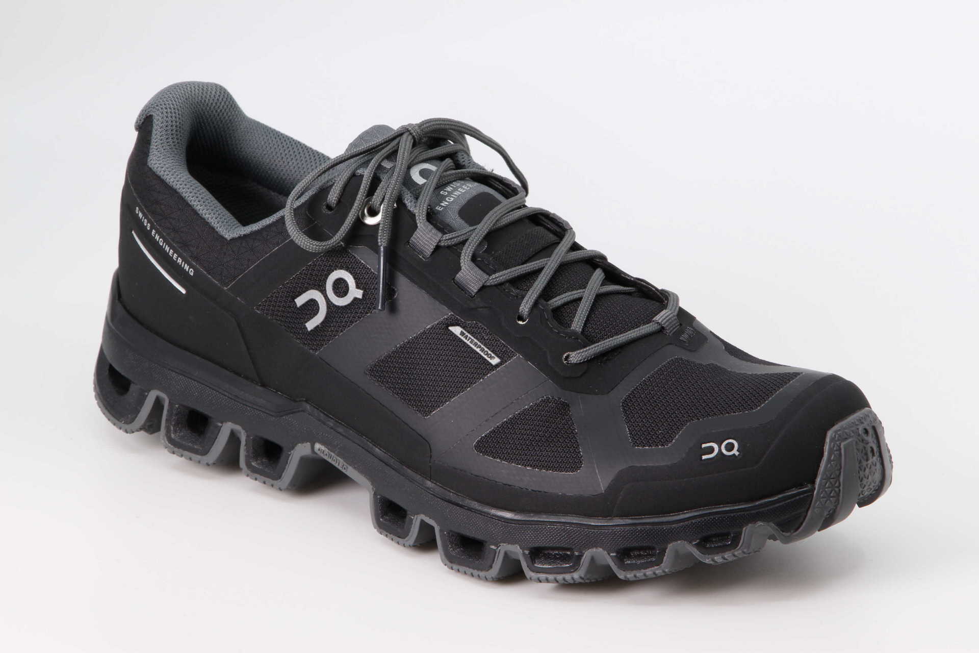 Cloudventure waterproof Women black / graphite Vorderseite