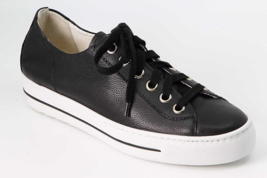 Sneaker black Vorderseite