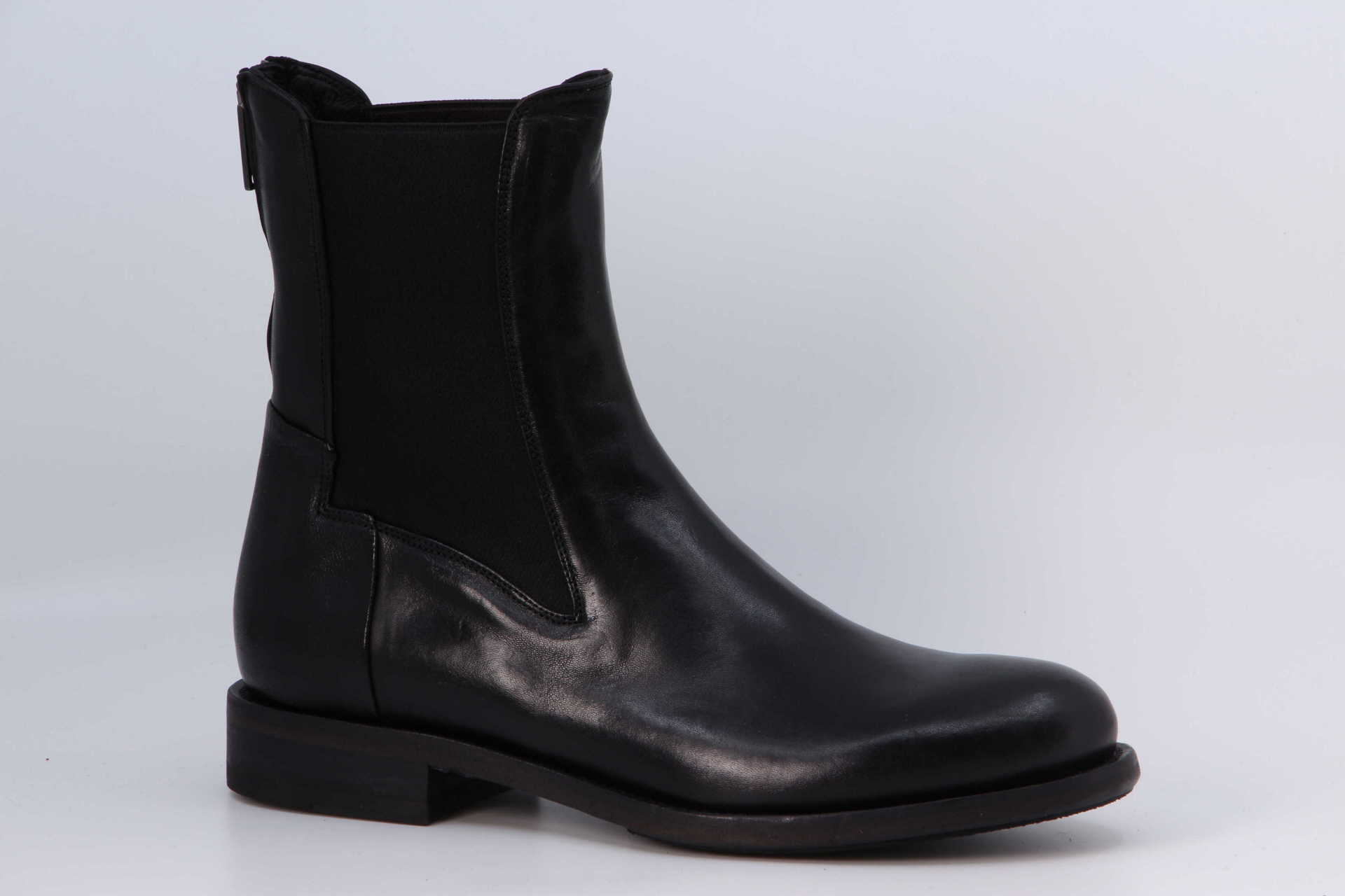Stiefelette schwarz Vorderseite