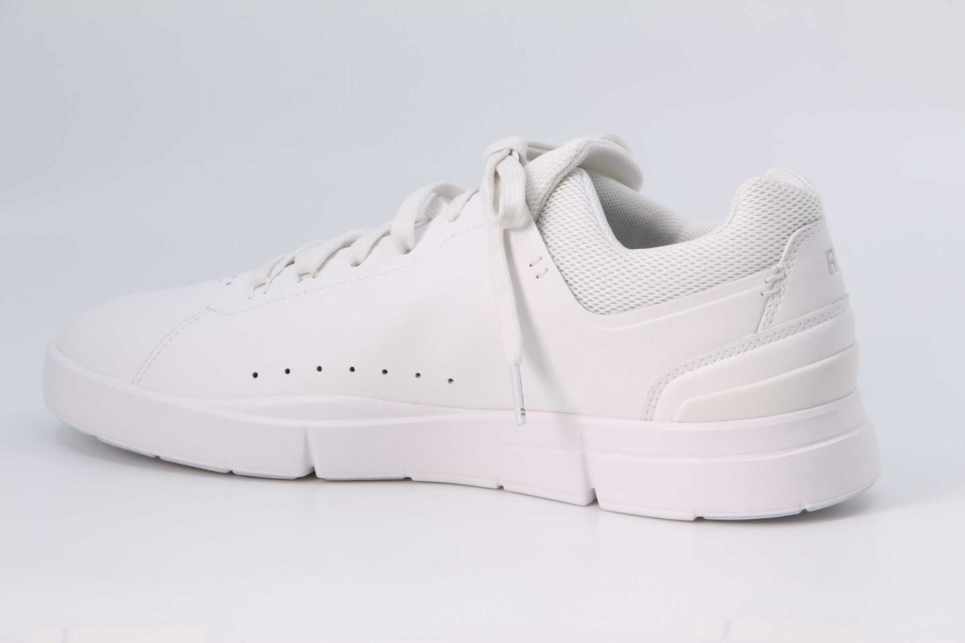 The Roger Advantage Men all white Rückseite