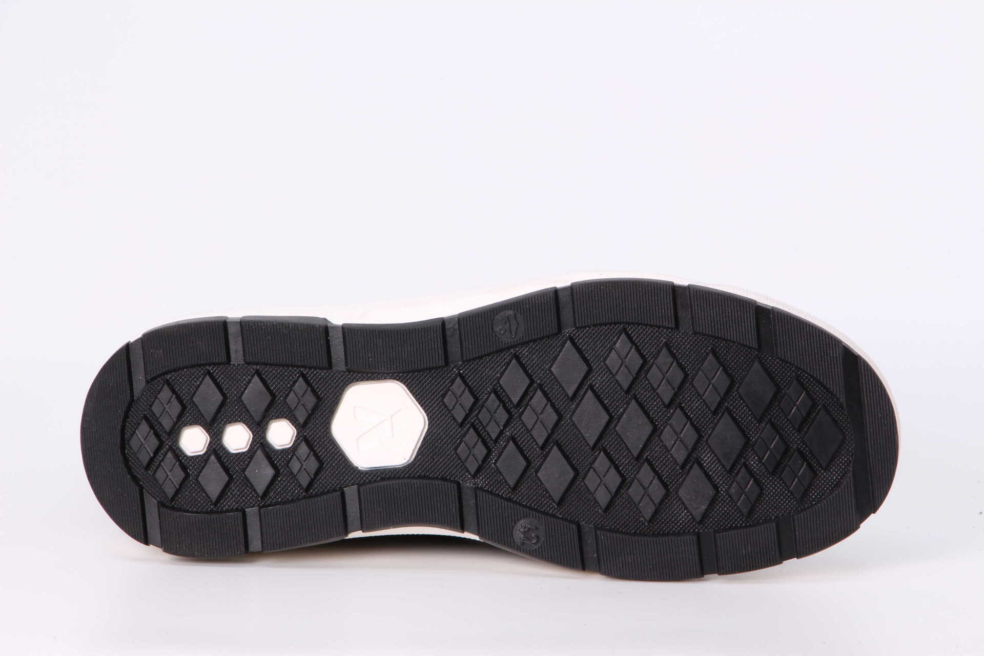 Wintersneaker schwarz Sohle