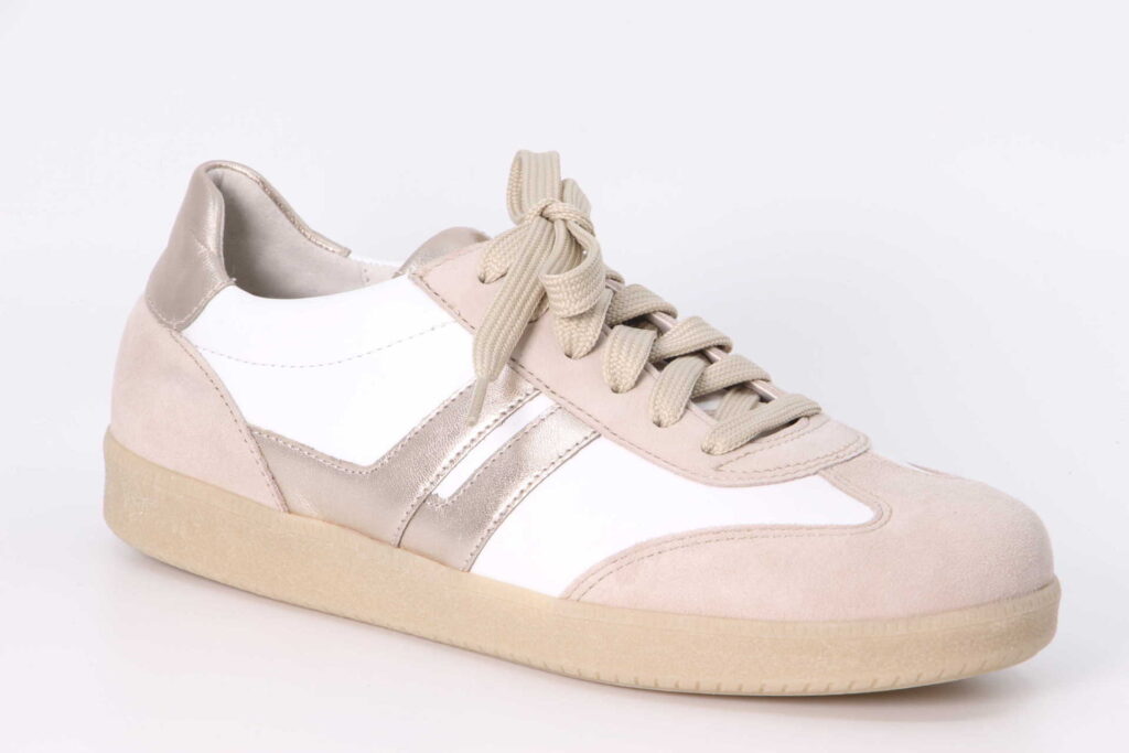 Sneaker white / oak / powder Vorderseite