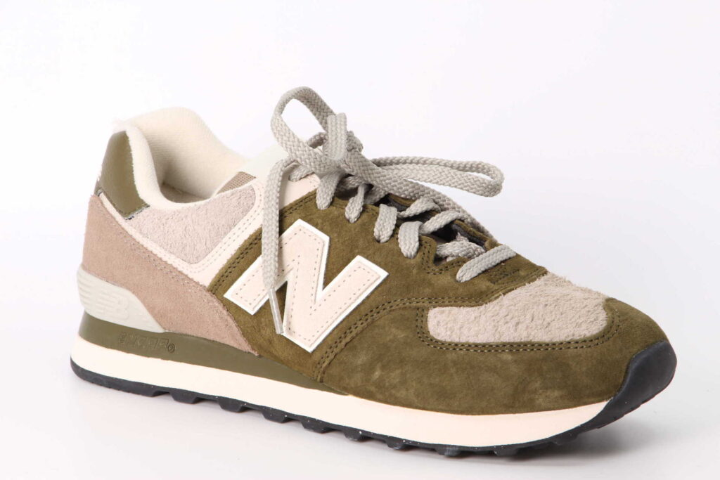 Sneaker 574 grün / beige Vorderseite