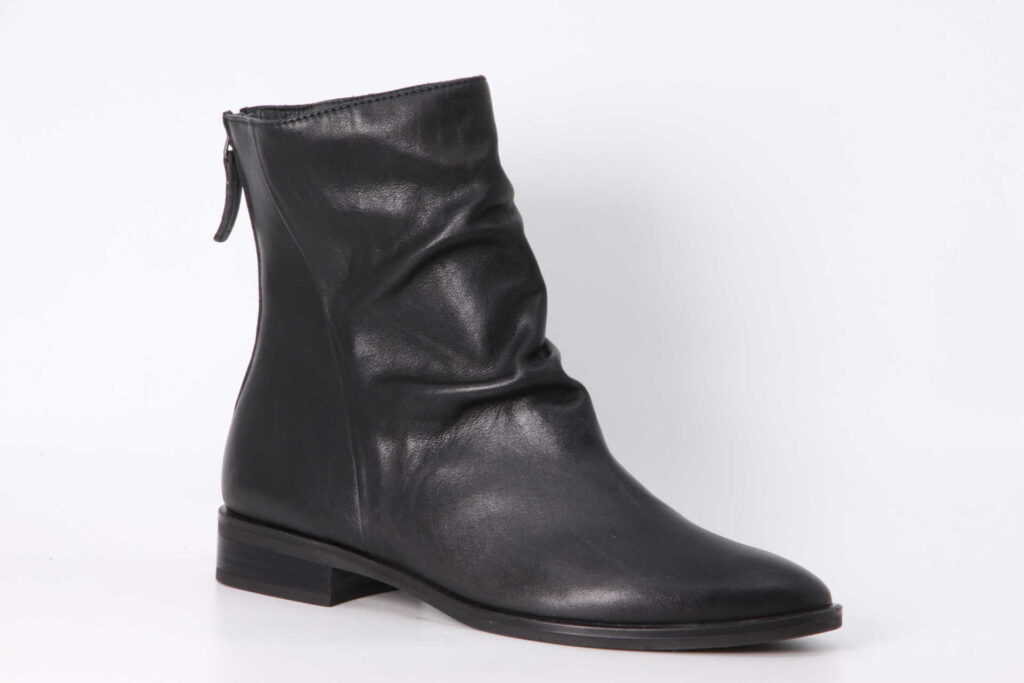Stiefelette schwarz Vorderseite