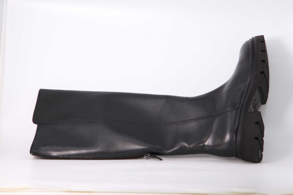 Hochschaftstiefel schwarz Vorderseite