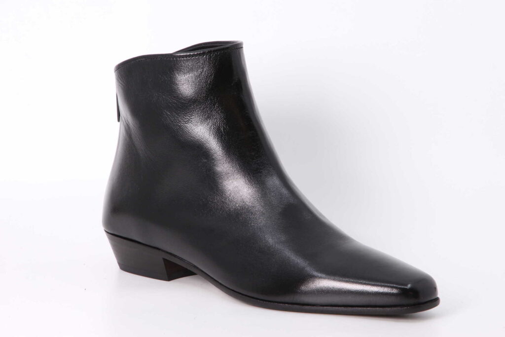 Stiefelette schwarz Vorderseite