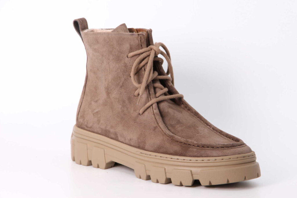 Stiefelette earth Vorderseite