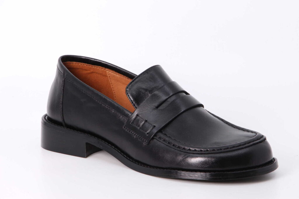 Loafer black Vorderseite